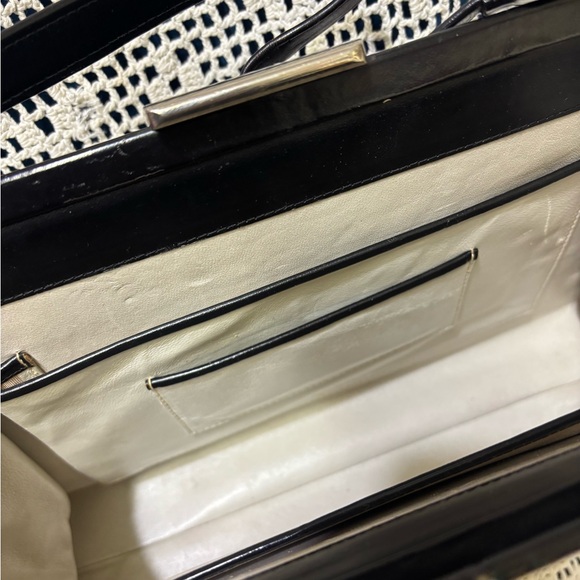 Elegant Vintage Black Leather Handbag/Purse - Picture 8 of 16